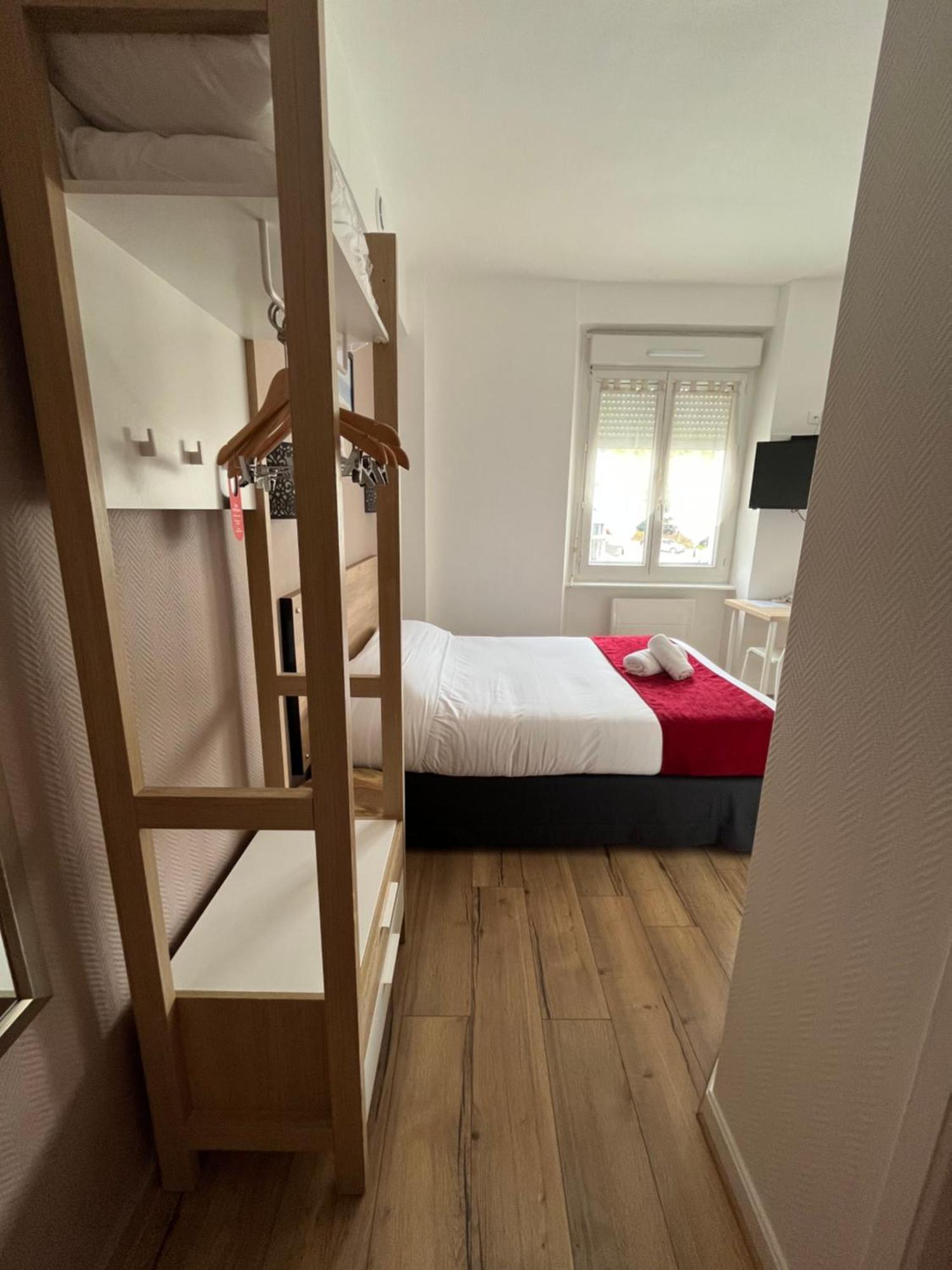 Hotel Agena بريست المظهر الخارجي الصورة