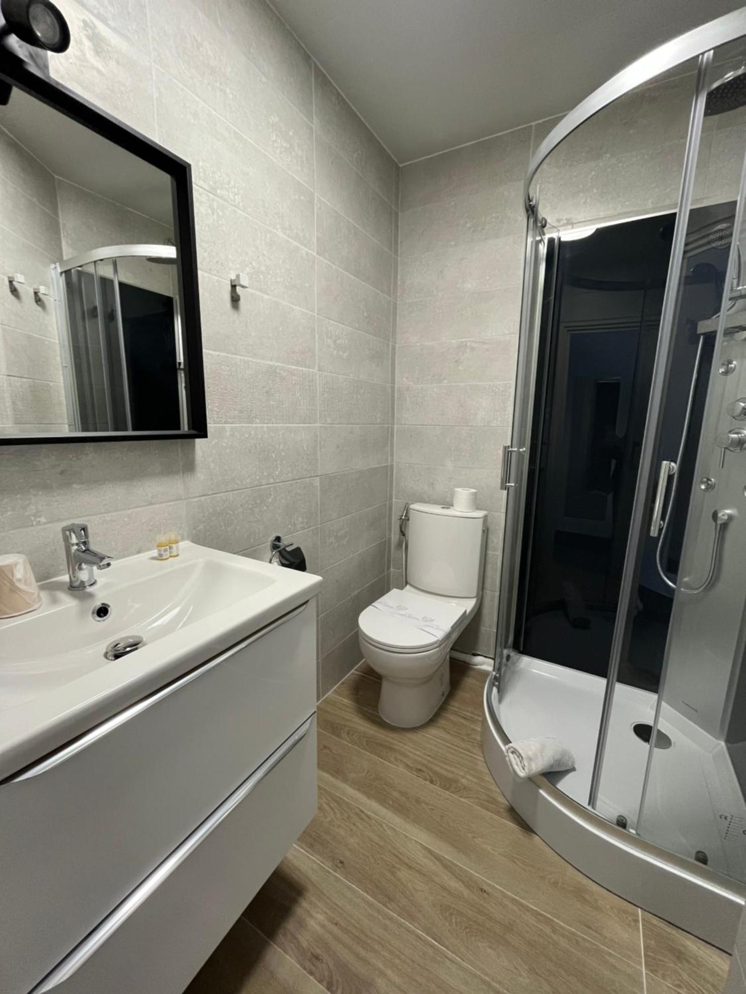 Hotel Agena بريست المظهر الخارجي الصورة